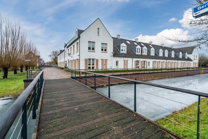 Photo 39 of Aart van der Leeuwlaan 39