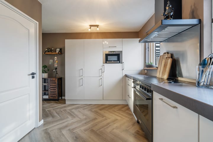 Photo 16 of 60e laan 5