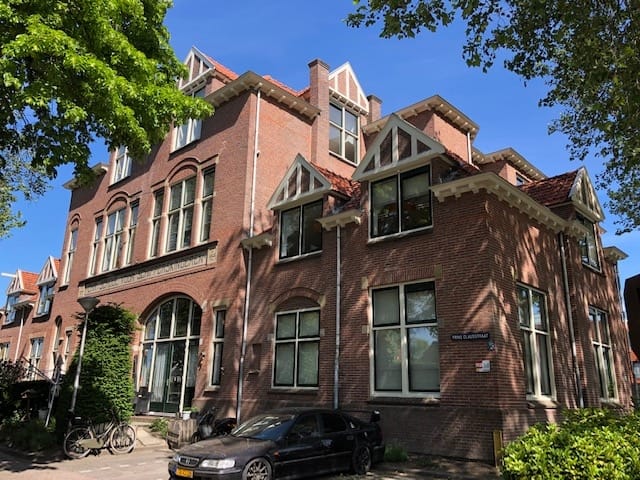 View photo 2 of Prins Clausstraat 38