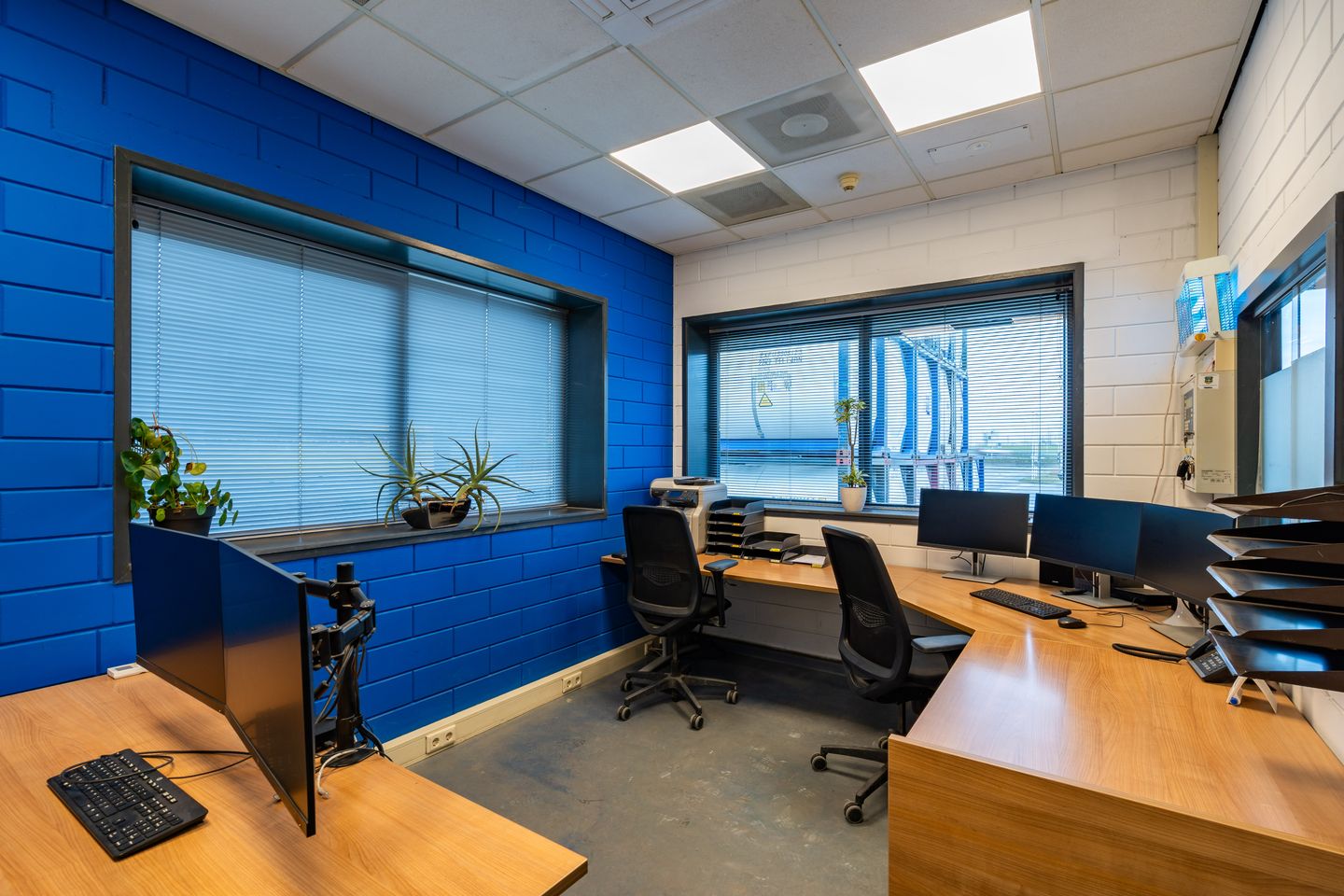 View photo 4 of Botlekweg 183