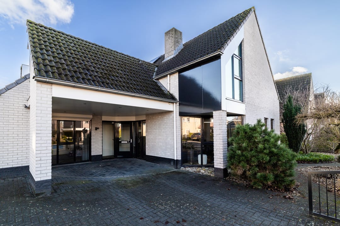 Photo 2 of Gentiaan 8-A