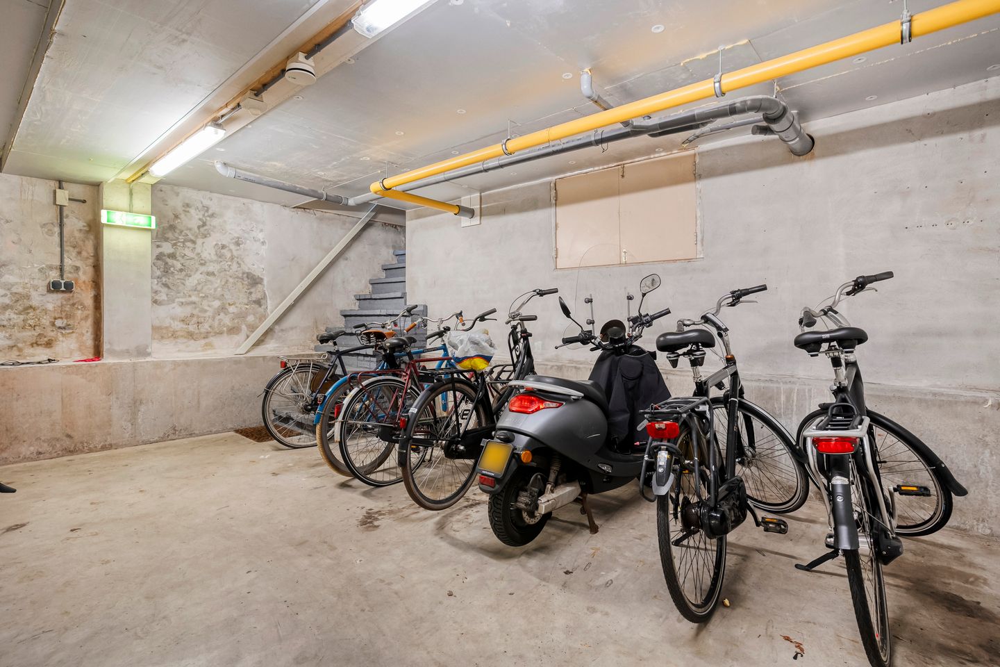 Photo 34 of Kamperstraat 11-G