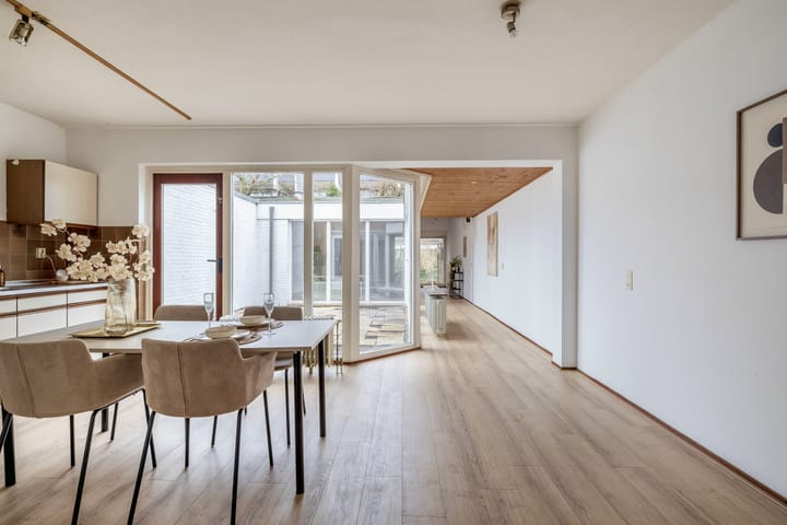 Photo 17 of Luchtenburg 127