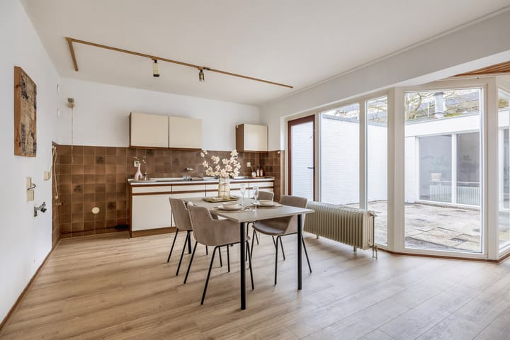 Photo 18 of Luchtenburg 127