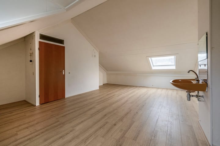 Photo 36 of Luchtenburg 127