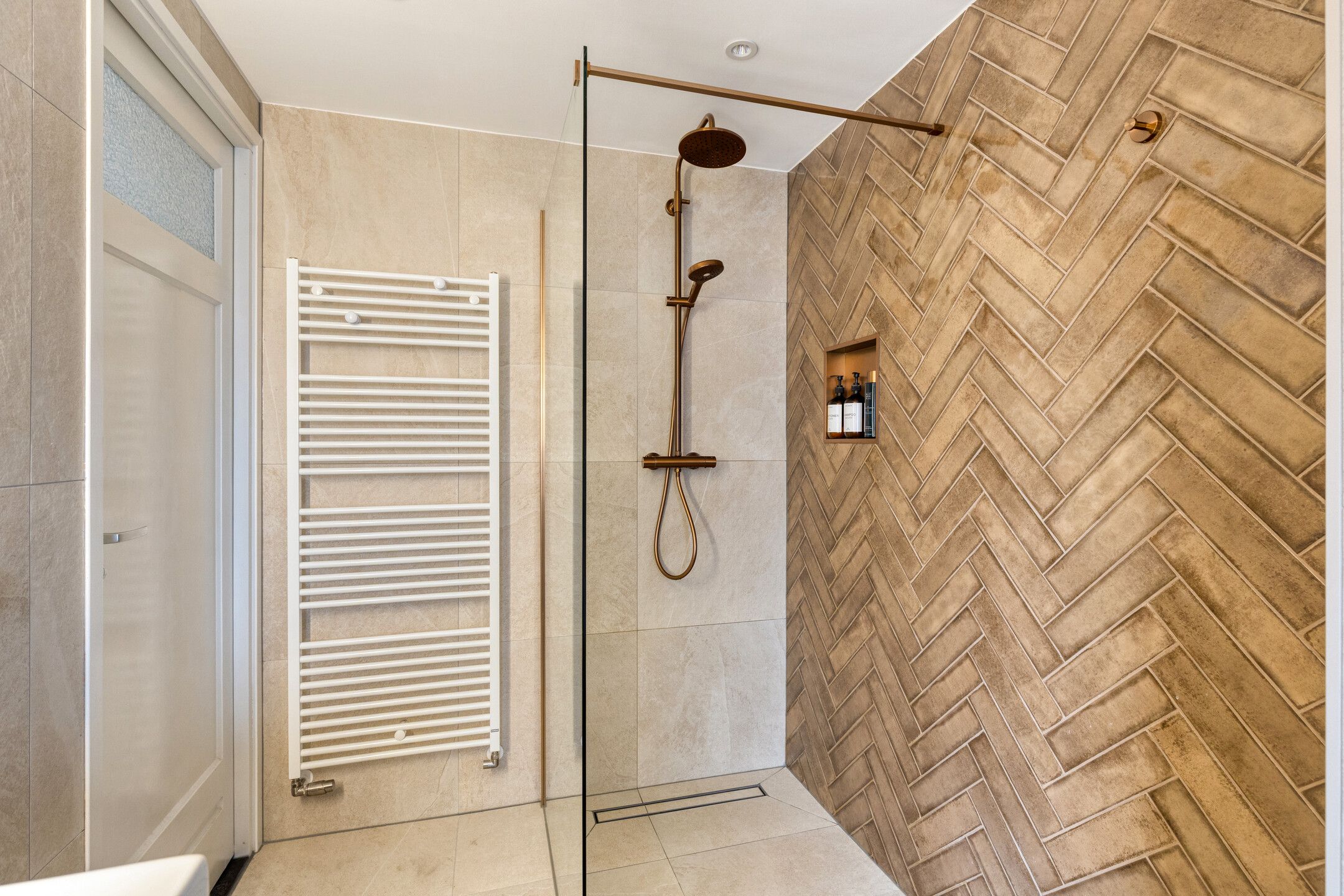 Foto 24 van Albert Cuypstraat 20