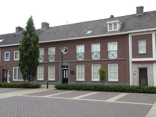 Bekijk foto 2 van St. Antoniusplein 21-22