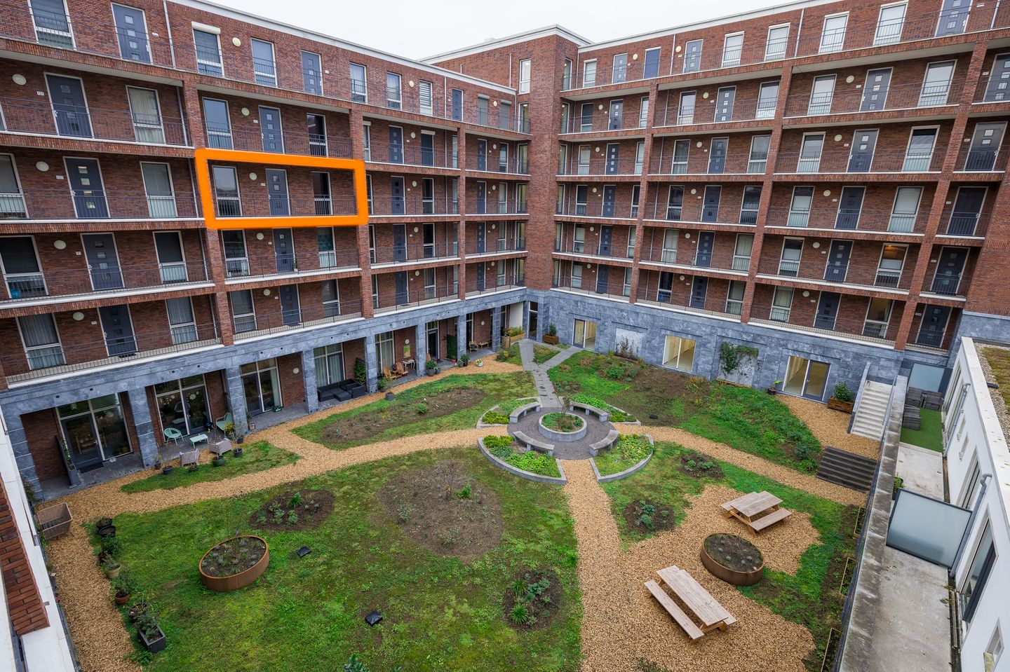 Foto 35 van San Marinostraat 109