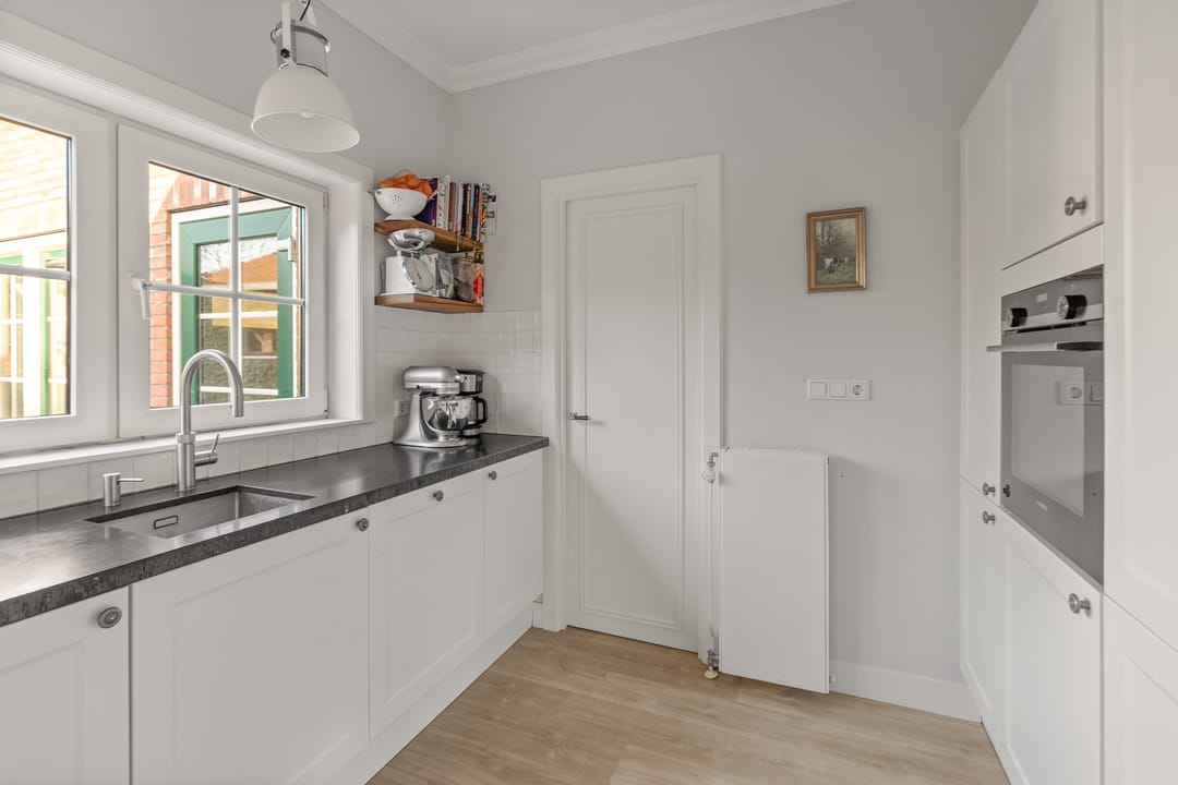 Photo 17 of Oosterspoorlaan 8