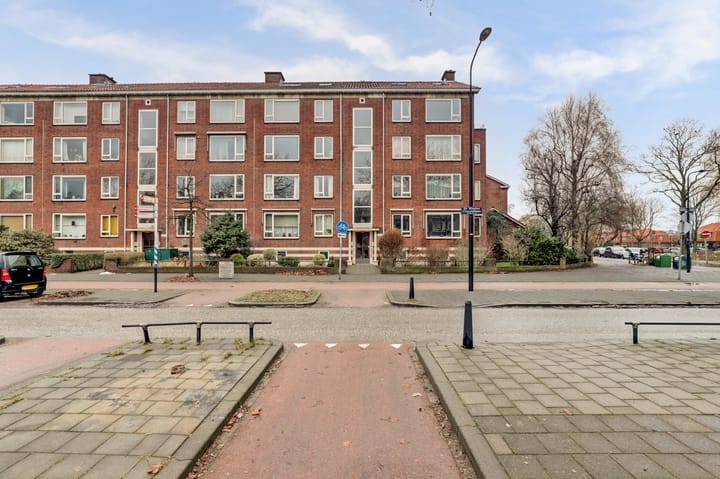 Photo 2 of Sir Winston Churchillln 190