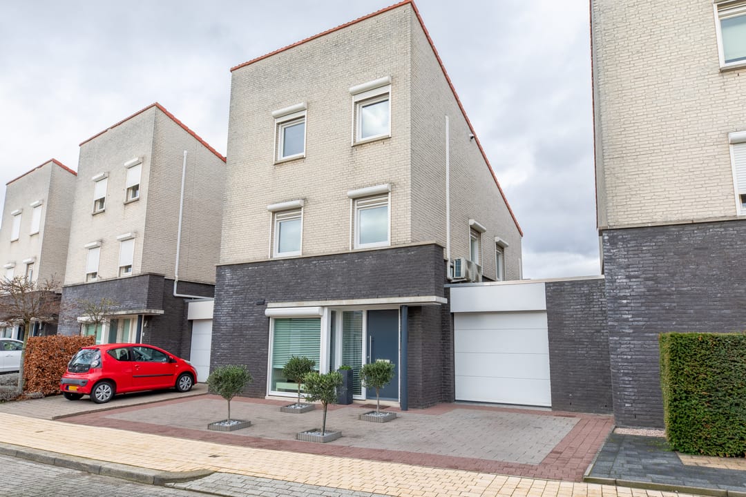 Photo 1 of Schoutstraat 32