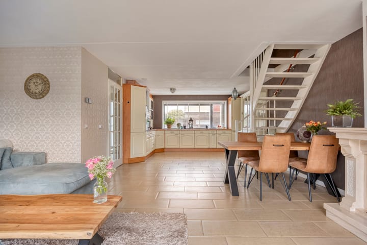 Photo 13 of E. du Perronstraat 34