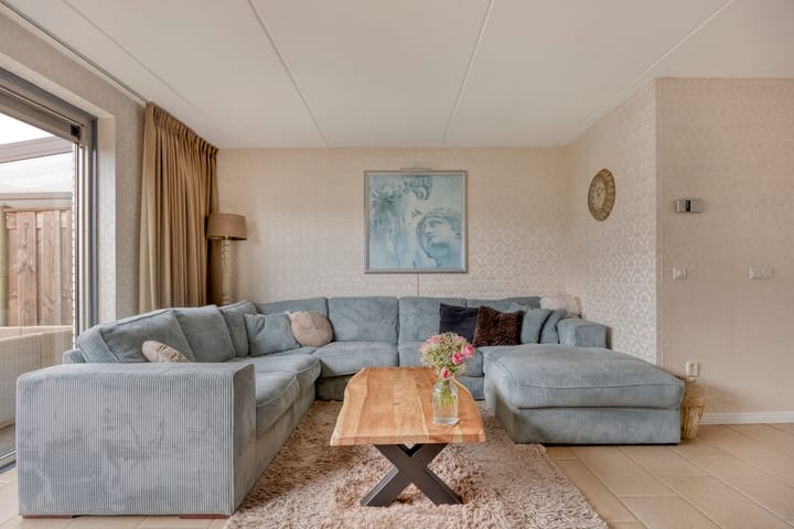 Photo 16 of E. du Perronstraat 34