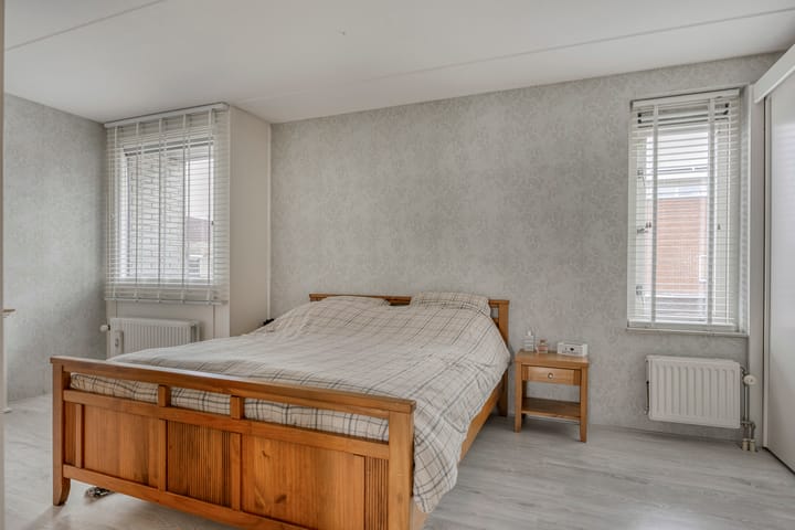 Photo 21 of E. du Perronstraat 34