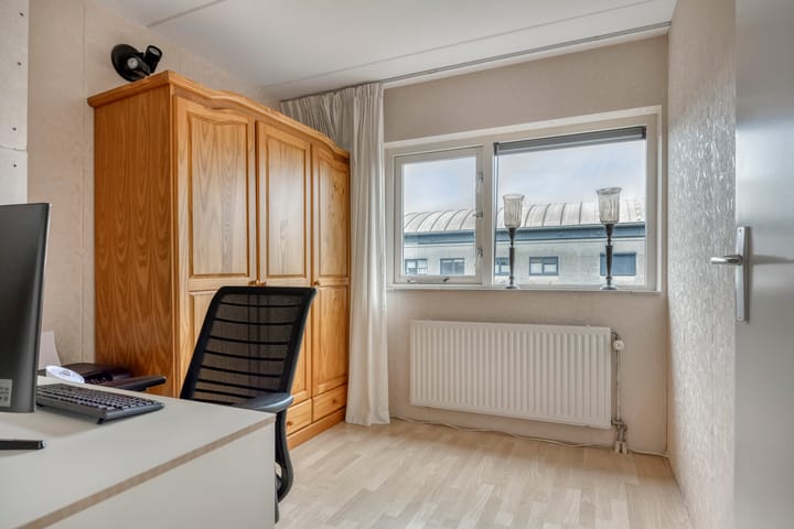 Photo 27 of E. du Perronstraat 34