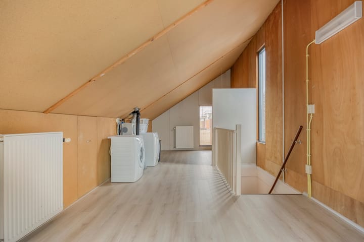 Photo 30 of E. du Perronstraat 34