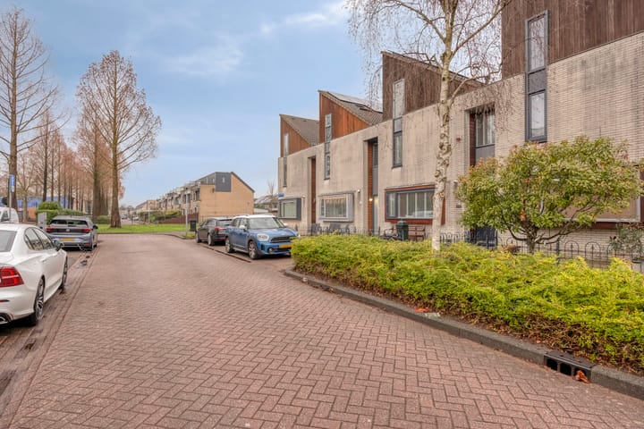 Photo 36 of E. du Perronstraat 34