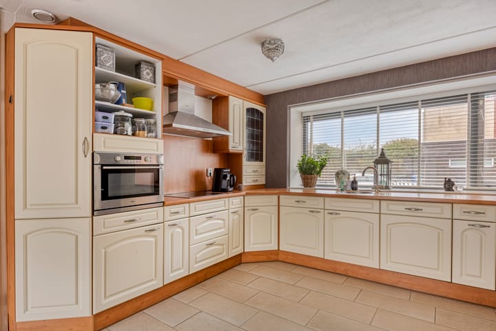 Photo 10 of E. du Perronstraat 34