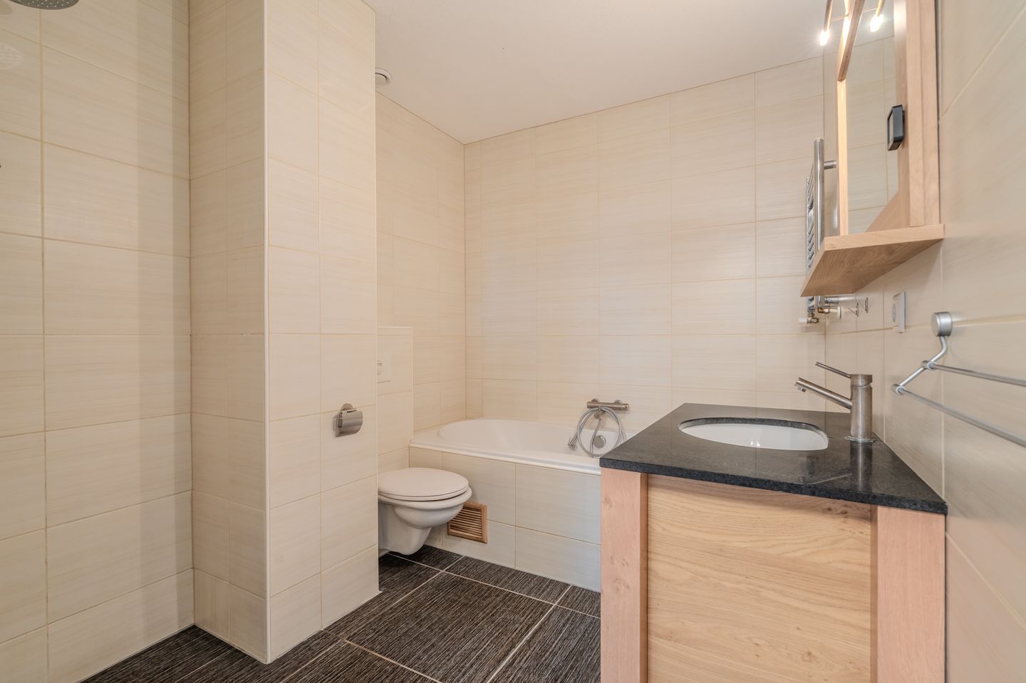 Photo 4 of Uitwierderweg 139