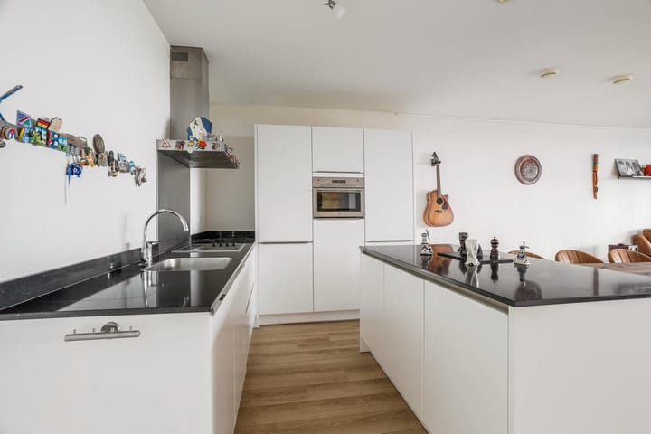 Foto 4 van Anna van Buerenplein 142