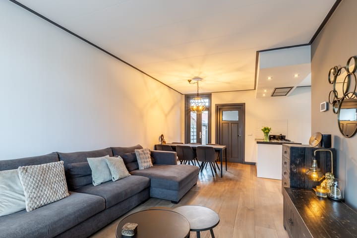 Photo 11 of Badhuisstraat 12