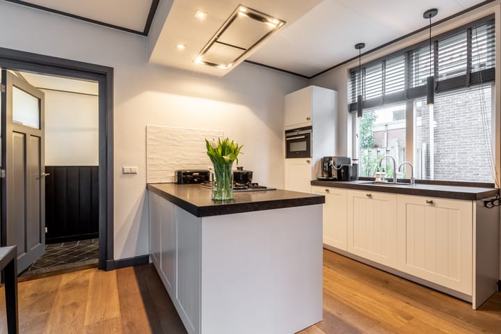 Photo 13 of Badhuisstraat 12