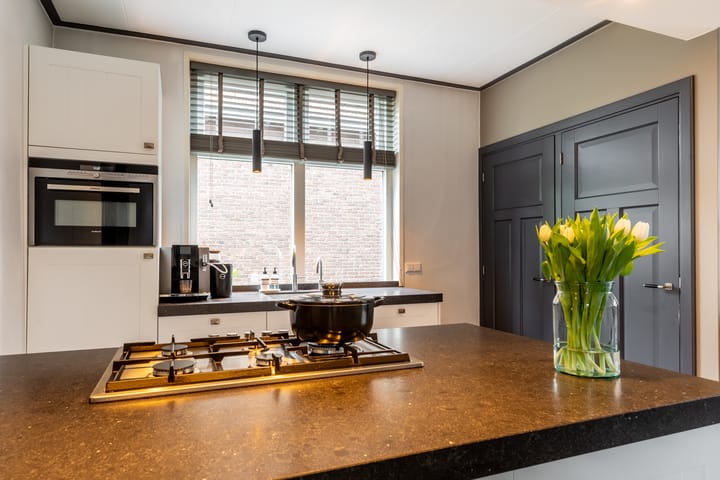 Photo 16 of Badhuisstraat 12