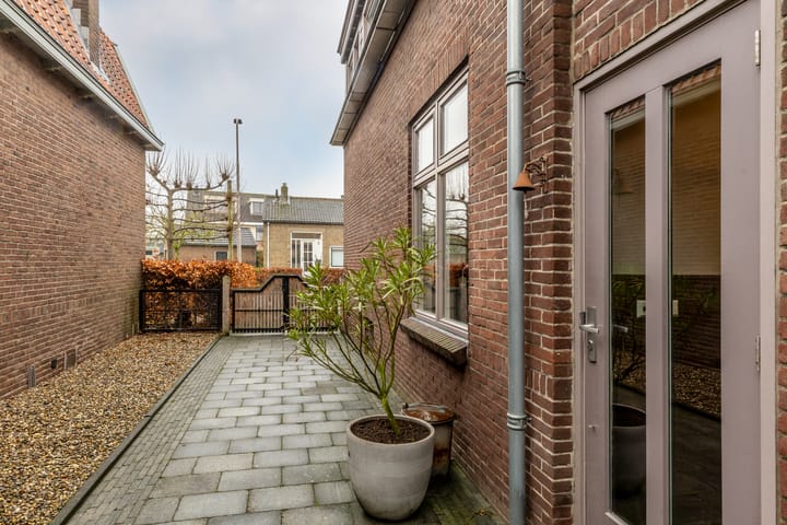 Photo 39 of Badhuisstraat 12
