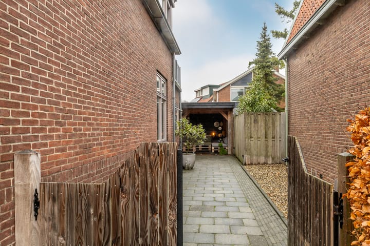 Photo 45 of Badhuisstraat 12