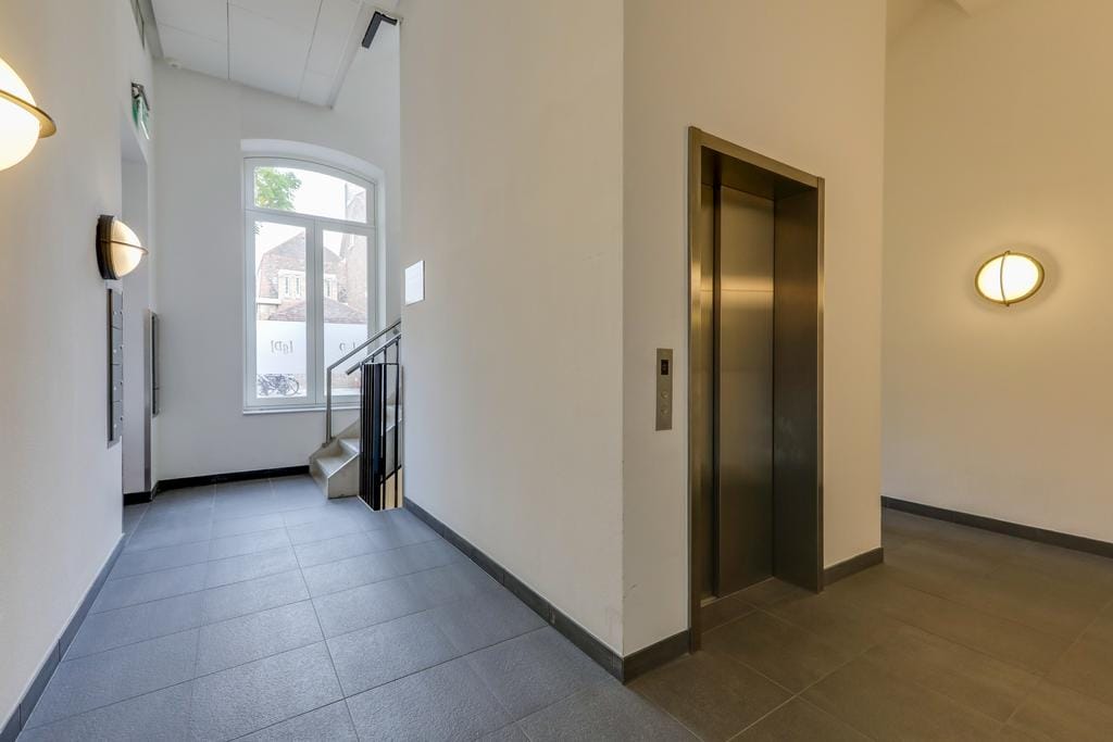 Photo 6 of Burgemeester van Nispenstraat 5-A01