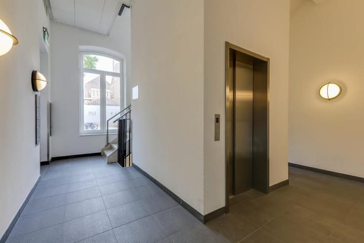 Photo 6 of Burgemeester van Nispenstraat 5-A01