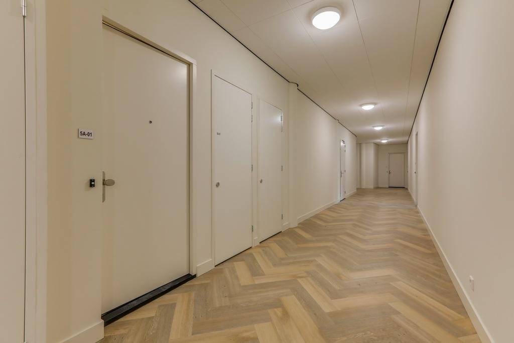 Photo 11 of Burgemeester van Nispenstraat 5-A01