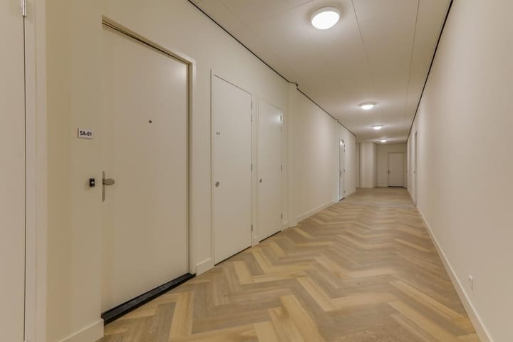 Photo 11 of Burgemeester van Nispenstraat 5-A01