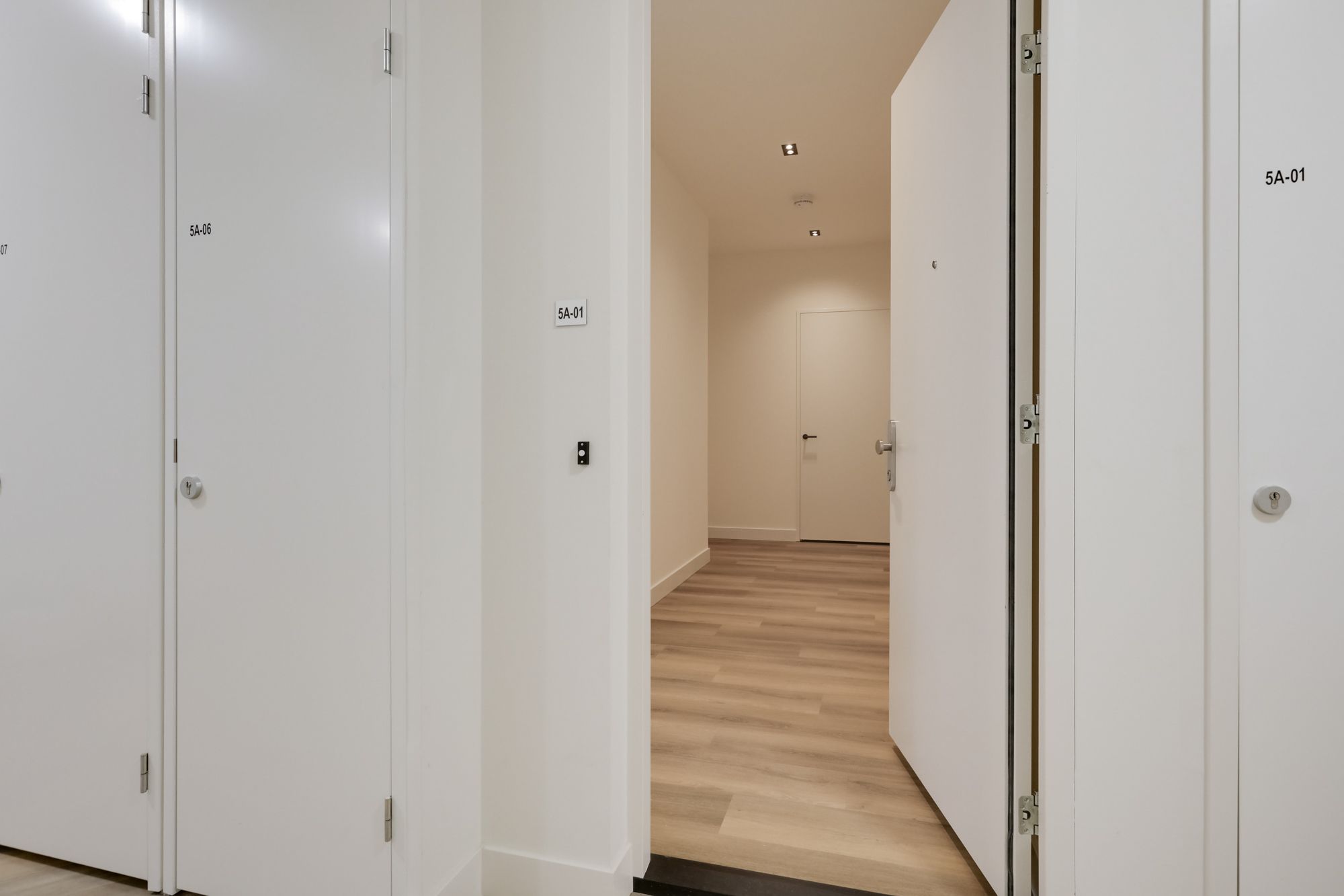 Photo 12 of Burgemeester van Nispenstraat 5-A01