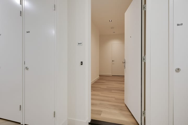 Photo 12 of Burgemeester van Nispenstraat 5-A01