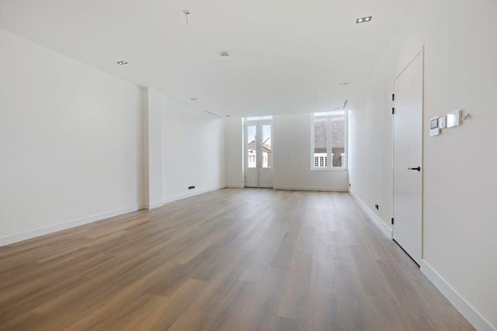 Photo 20 of Burgemeester van Nispenstraat 5-A01