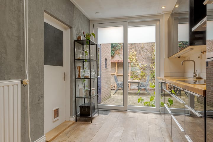 Foto 24 van Thomas a Kempisstraat 56