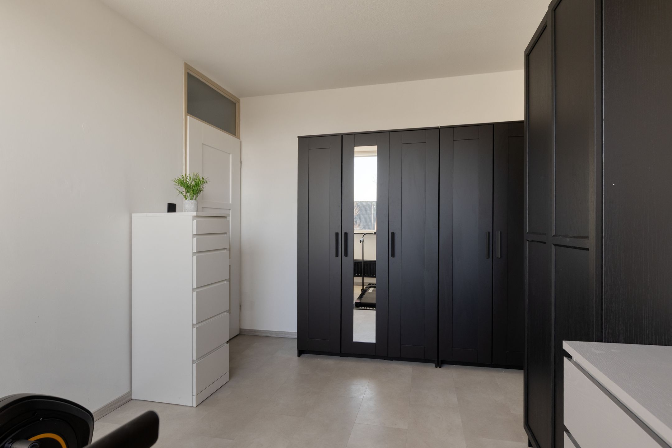 Photo 18 of Haringvlietstraat 19