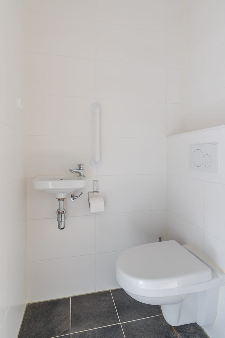 Photo 6 of Nieuwendijk 23-F