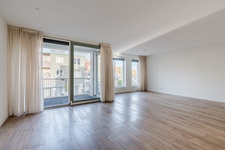 Photo 9 of Nieuwendijk 23-F