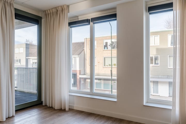 Photo 10 of Nieuwendijk 23-F