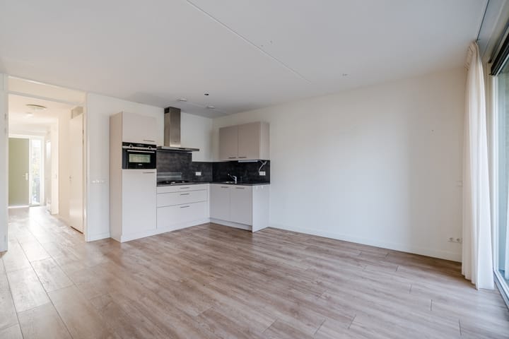 Photo 13 of Nieuwendijk 23-F