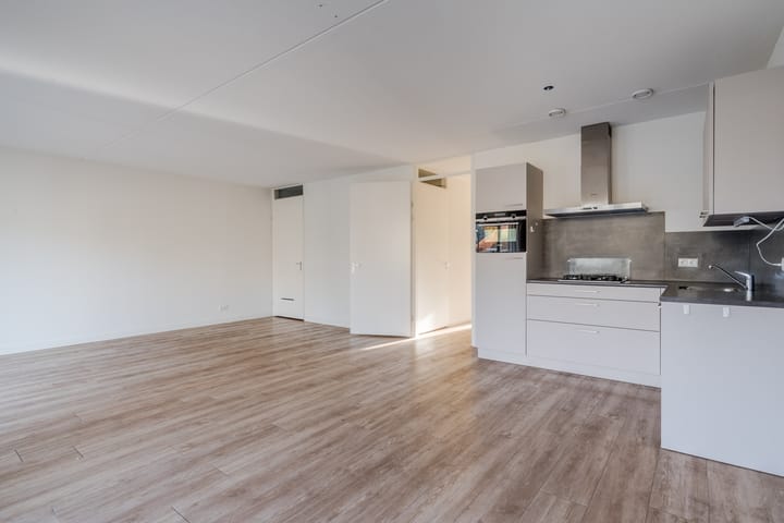 Photo 14 of Nieuwendijk 23-F