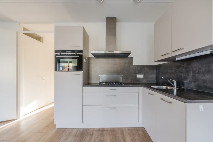 Photo 15 of Nieuwendijk 23-F