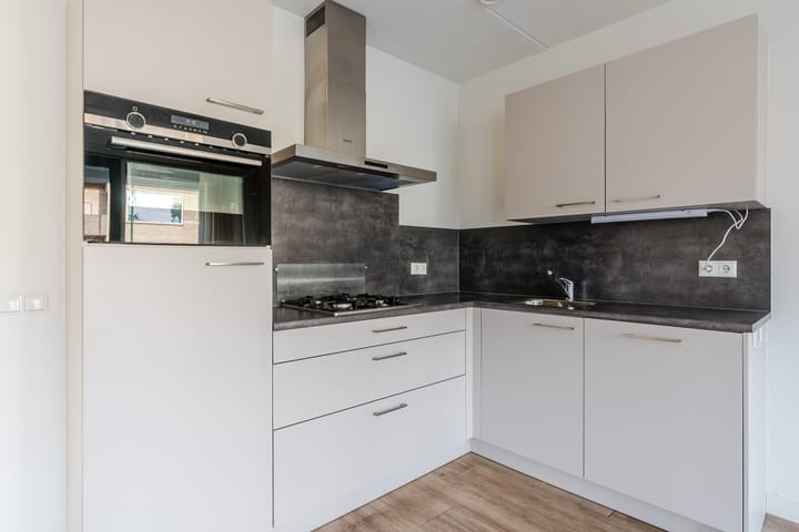 Photo 16 of Nieuwendijk 23-F