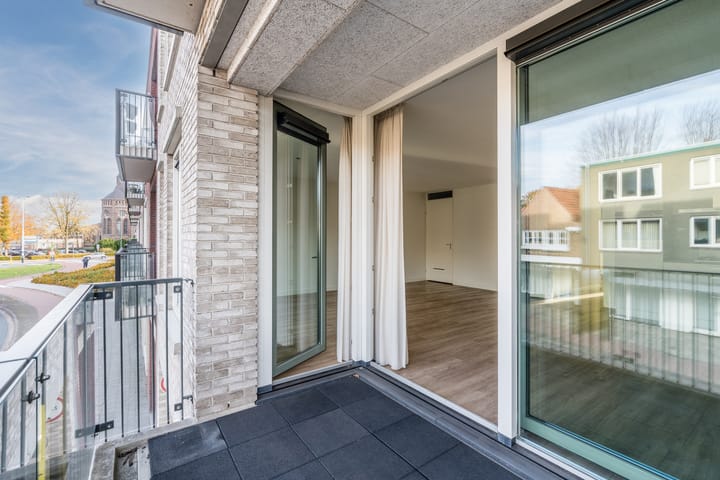 Photo 27 of Nieuwendijk 23-F