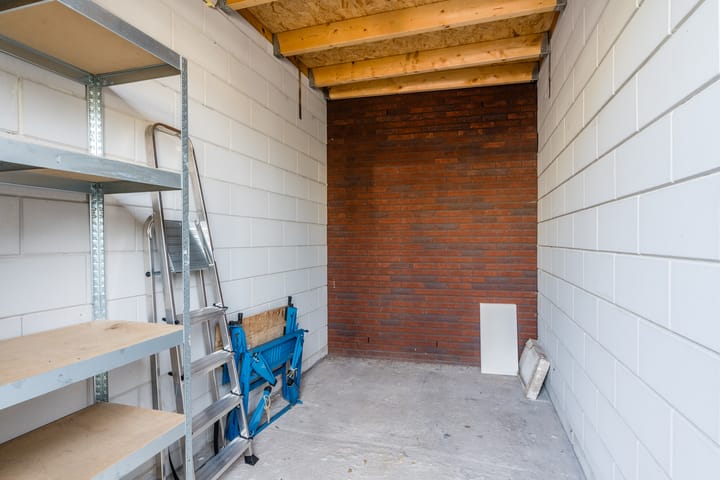 Photo 32 of Nieuwendijk 23-F