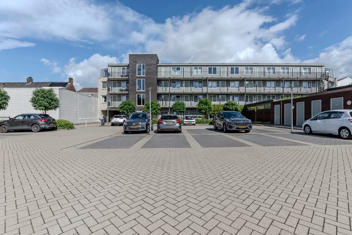 Photo 33 of Nieuwendijk 23-F