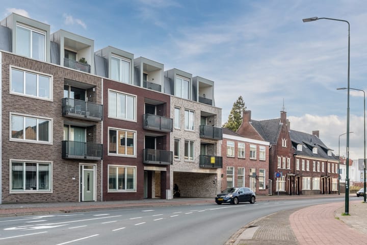 Photo 36 of Nieuwendijk 23-F