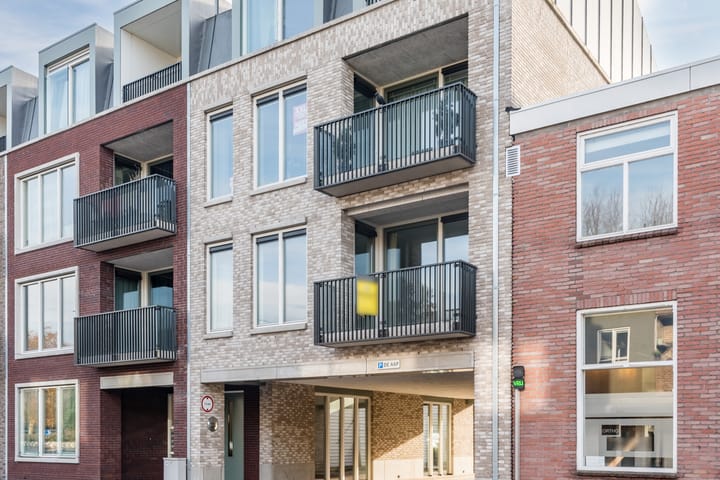 Photo 38 of Nieuwendijk 23-F